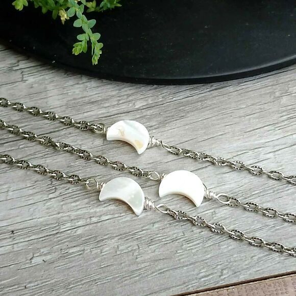 Dainty Crescent Moon Anklet Bracelet, Seashell Jewelry, Shell, 9" - Picture 3 of 3